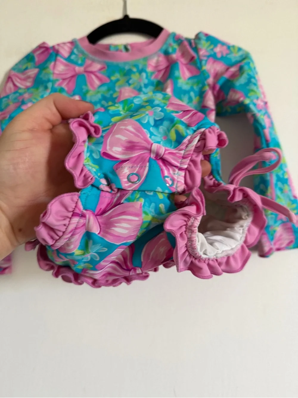 Caden Lane Toddler Girls Bow Print Long Sleeve Rash Guard Ruffle Bottom Swimsuit - Picture 5 of 7